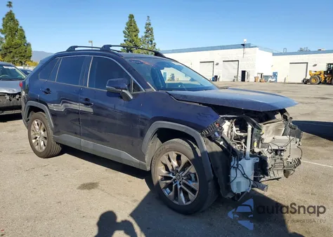 2021 Toyota Rav4 Xle Premium z USA, uszkodzony, nr VIN 2T3C1RFV0MW128659